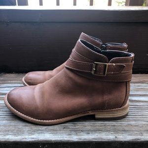 Clark’s leather ankle boots booties tan cognac zip up 7.5